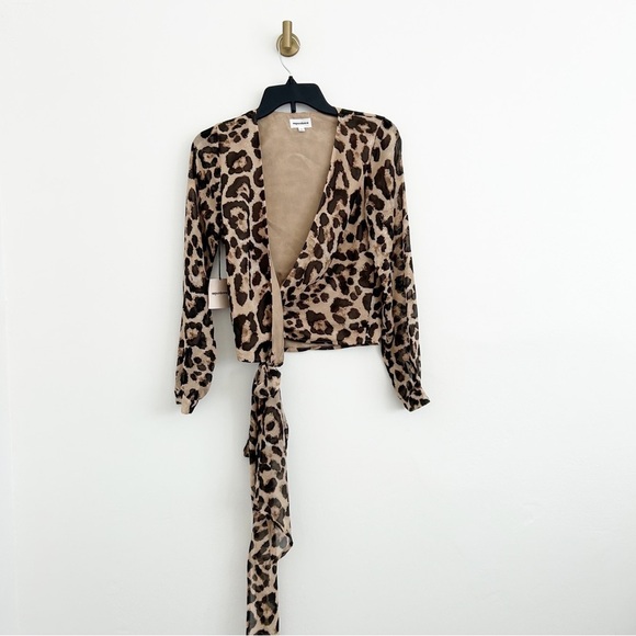 NEW Superdown Gemini Leopard Long Sleeve Wrap Blouse Size XS - Picture 3 of 9